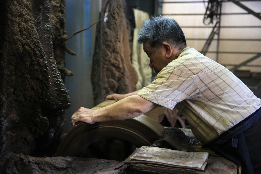 Yukinori Oda works at the polishing wheel in the Sakai Takayuki workshop, 2014